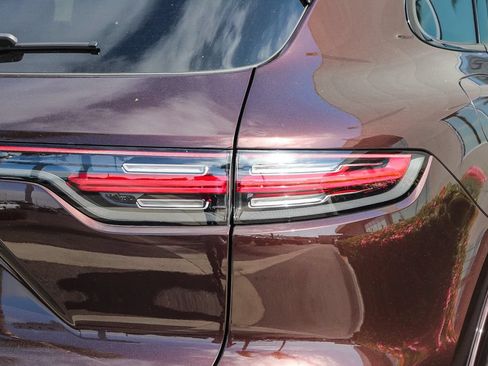 Used 2023 Porsche Cayenne AWD/4WD image 9