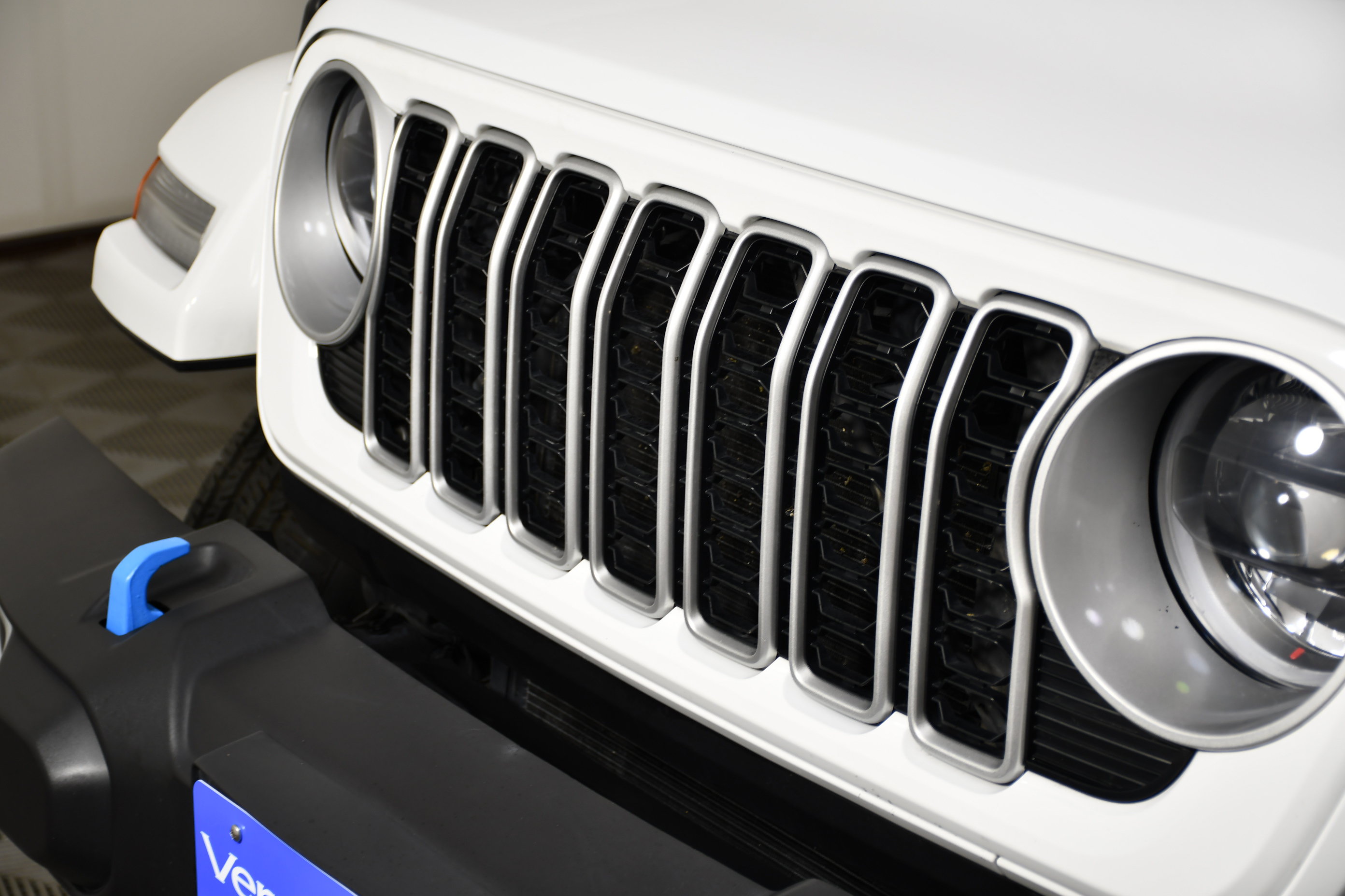 Used 2024 Jeep Wrangler Unlimited Sahara AWD/4WD image 11