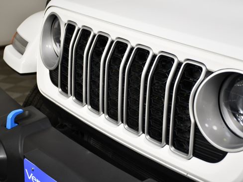 Used 2024 Jeep Wrangler Unlimited Sahara AWD/4WD image 11