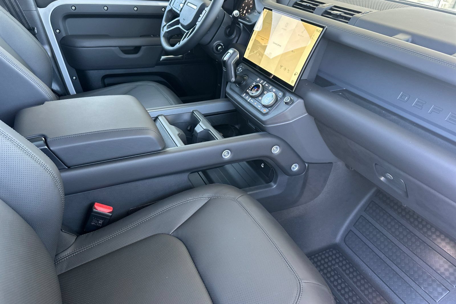 New 2026 Land Rover Defender 110 X-Dynamic SE AWD/4WD image 16