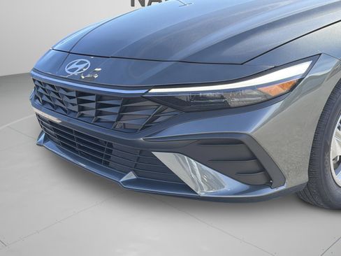 Used 2025 Hyundai Elantra SE image 28
