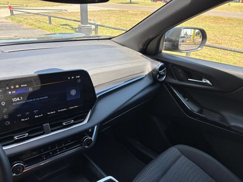 Used 2025 Chevrolet Equinox LT FWD image 35