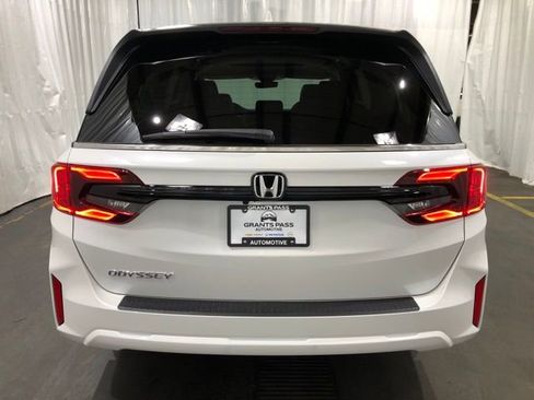 New 2026 Honda Odyssey EX-L image 4