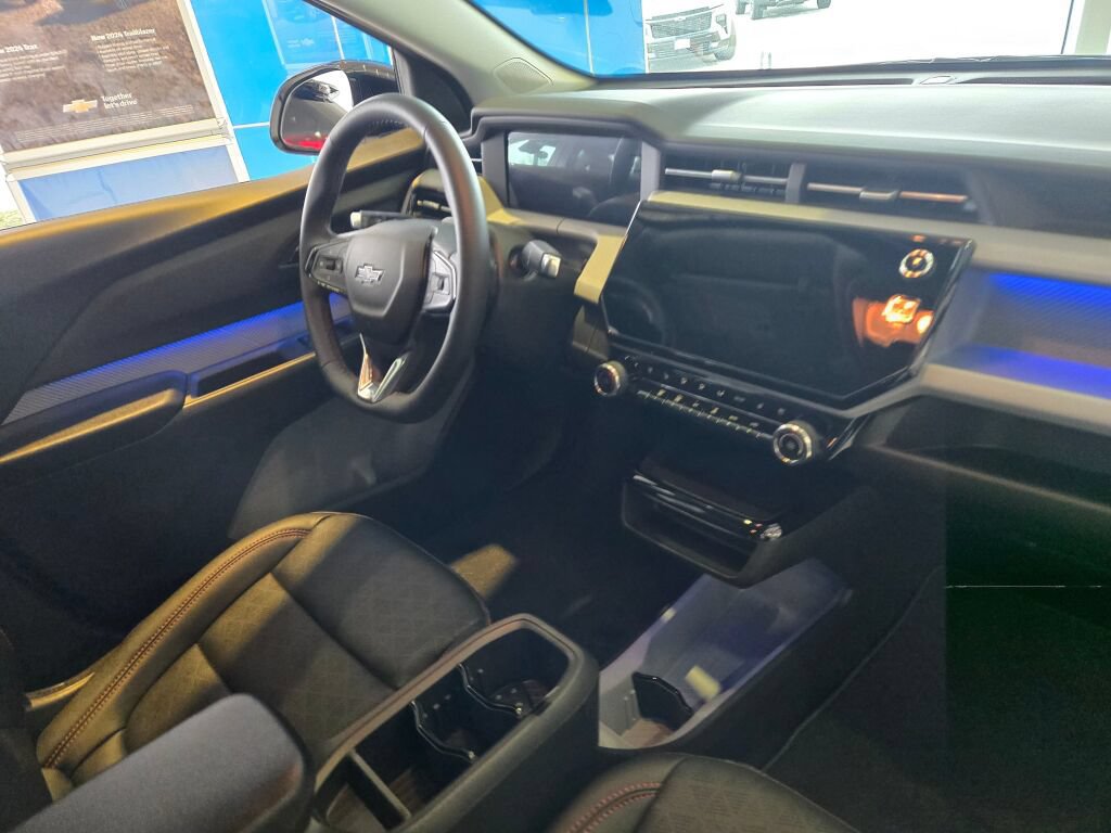 Used 2027 Chevrolet Bolt RS FWD image 4