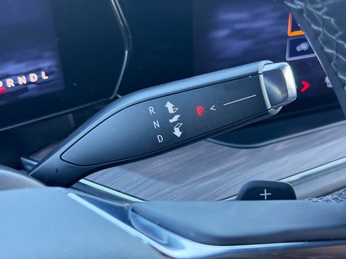 Used 2025 Chevrolet Tahoe LT AWD/4WD image 28