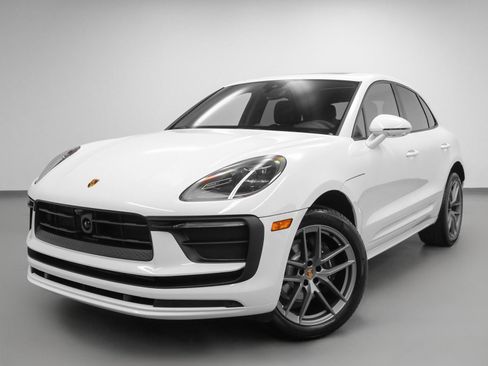 Used 2025 Porsche Macan image 1