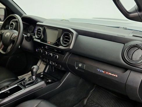 Used 2018 Toyota Tacoma TRD Sport image 24