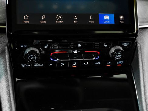 Used 2023 Jeep Grand Cherokee L Limited AWD/4WD image 30
