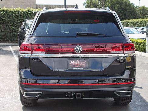 Used 2025 Volkswagen Atlas SE w/ Black Wheel Package image 7