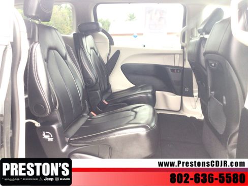 Used 2024 Chrysler Pacifica Touring-L FWD image 28