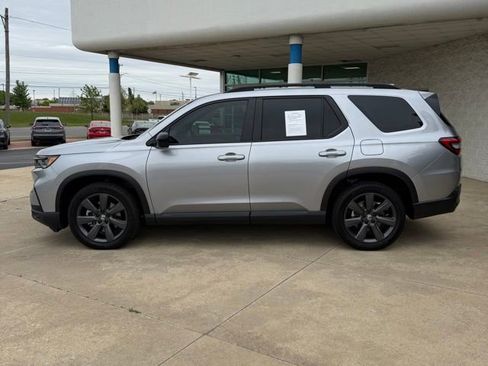 Certified 2025 Honda Pilot Sport image 2