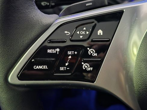 Used 2025 Mercedes-Benz GLB 250 4MATIC image 16