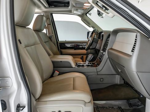Used 2015 Lincoln Navigator 2WD image 27