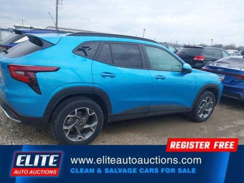 Used 2025 Chevrolet Trax LT w/ LT Convenience Package FWD image 25