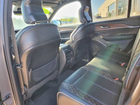 Used 2025 Jeep Grand Cherokee Summit w/ Obsidian Package AWD/4WD image 7