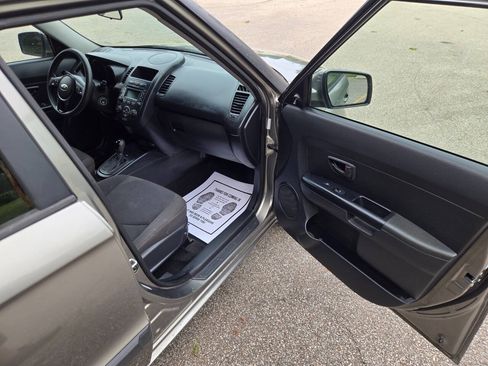 Used 2013 Kia Soul FWD image 23