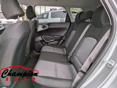 Used 2022 Kia Soul LX w/ Technology Package image 17