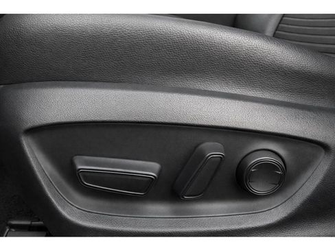 Used 2019 Toyota Camry SE image 14