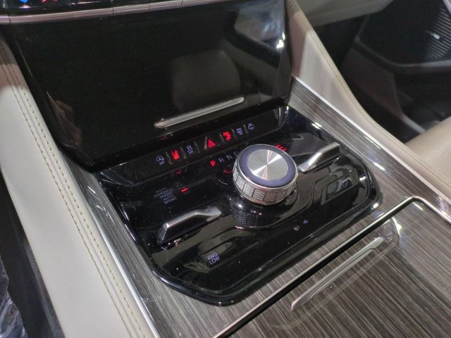 Used 2022 Jeep Wagoneer Series III AWD/4WD image 22