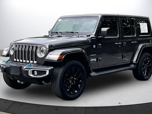 Used 2023 Jeep Wrangler Unlimited Sahara AWD/4WD image 4