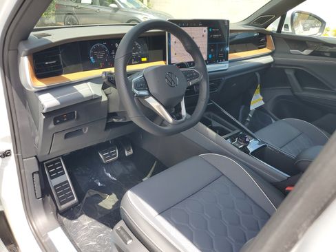 New 2026 Volkswagen Tiguan SEL R-Line AWD/4WD image 8