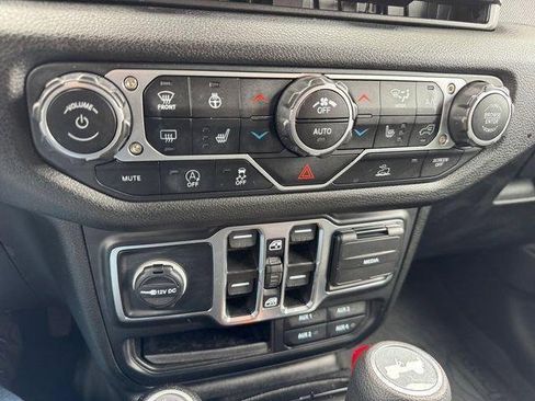 Used 2025 Jeep Wrangler Unlimited Sport AWD/4WD image 29