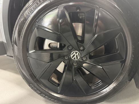 Used 2025 Volkswagen ID.4 Pro S w/ ID.4 Black Package AWD/4WD image 10
