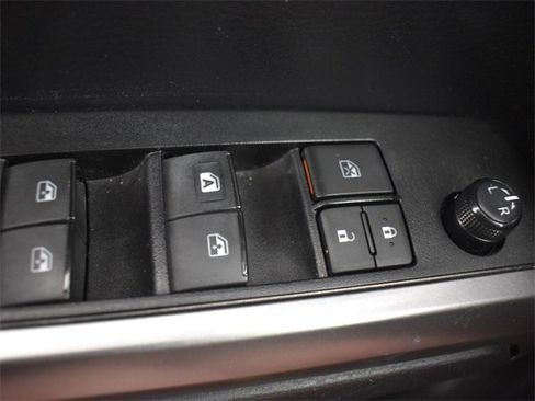 Used 2020 Toyota Tacoma SR5 image 31