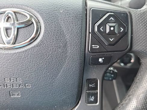 Used 2020 Toyota Tacoma TRD Off-Road w/ Technology Package AWD/4WD image 15