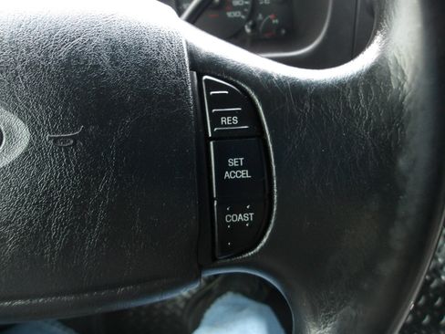 Used 2005 Ford F250 XLT image 16