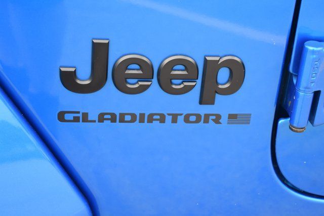 Used 2025 Jeep Gladiator Sport AWD/4WD image 12