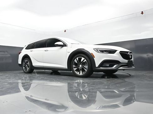 Used 2018 Buick Regal Essence w/ Driver Confidence Package #1 AWD/4WD image 37
