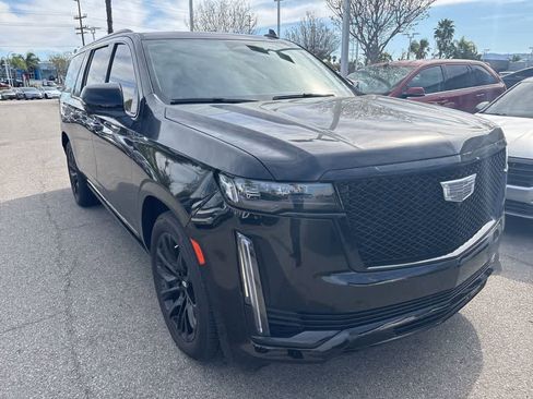 Used 2023 Cadillac Escalade ESV Sport w/ LPO, ONYX Package image 3