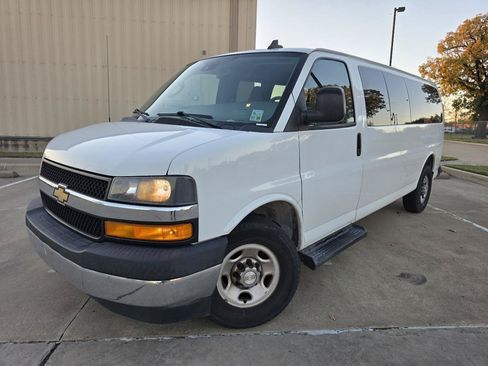 Used 2018 Chevrolet Express 3500 LT w/ LT Preferred Equipment Group RWD image 13