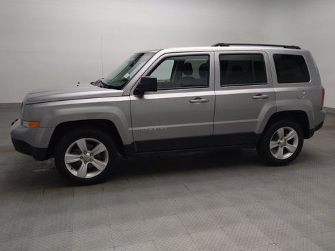 Used 2016 Jeep Patriot Latitude FWD image 2