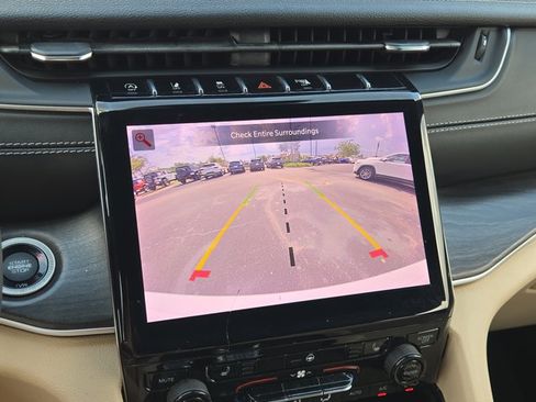Used 2023 Jeep Grand Cherokee Limited AWD/4WD image 42