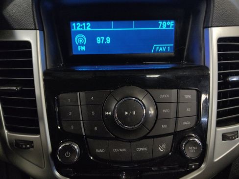 Used 2015 Chevrolet Cruze LS FWD image 25