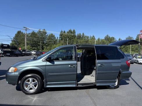 Used 2006 Dodge Grand Caravan SXT w/ Leather Interior Group FWD image 13