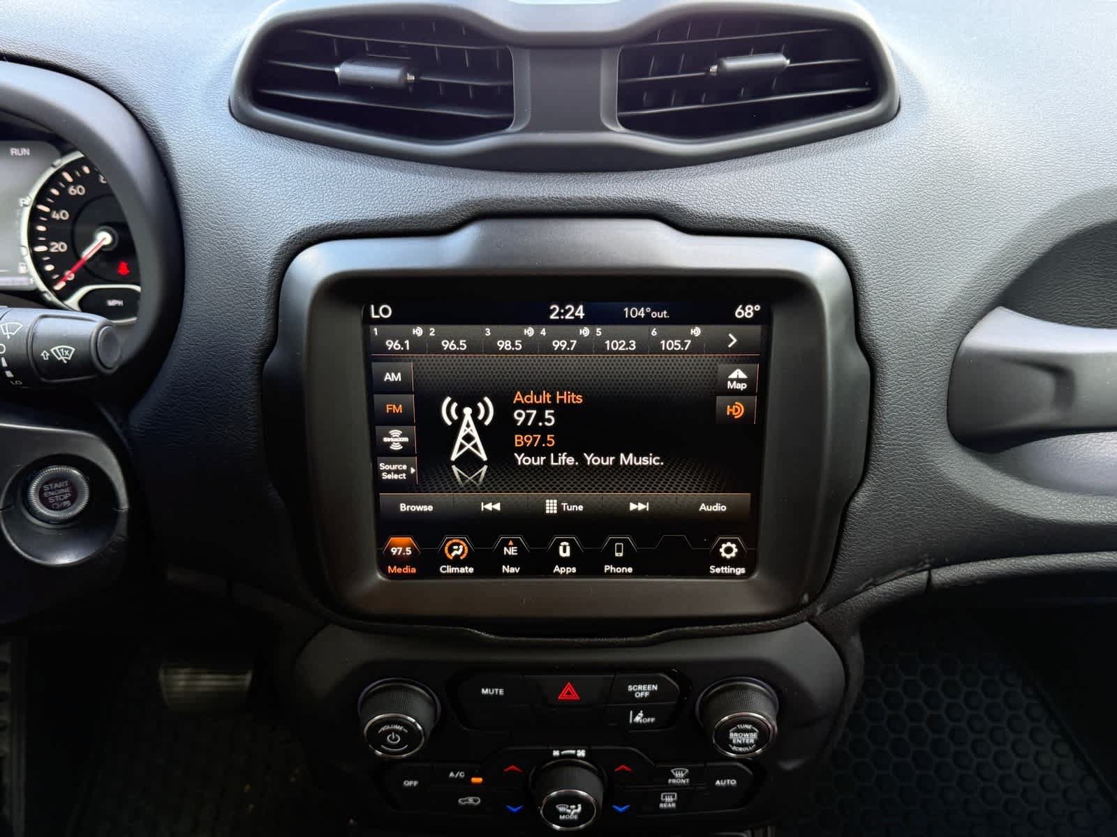 Used 2023 Jeep Renegade Latitude AWD/4WD image 18