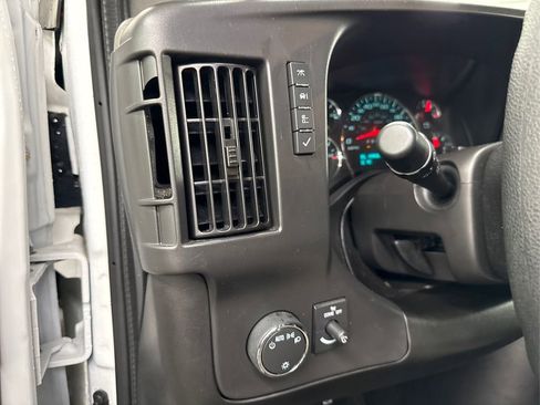 Used 2025 GMC Savana 3500 LT w/ LT Preferred Equipment Group image 31