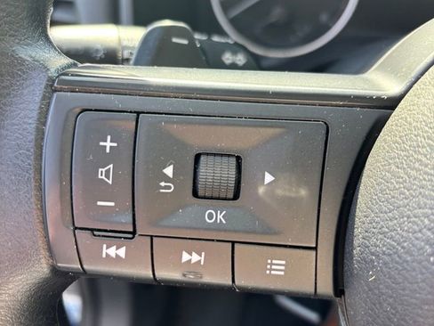 Used 2024 Nissan Rogue SV image 15