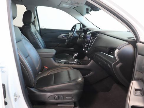 Used 2021 Chevrolet Traverse RS FWD image 19