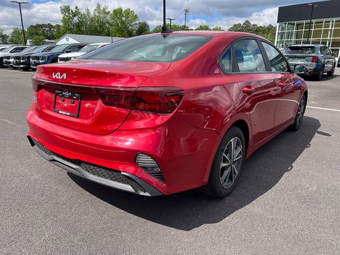 Used 2024 Kia Forte LXS w/ LXS Technology Package FWD image 5
