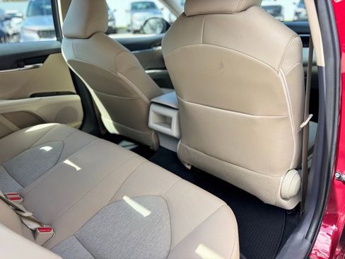 Used 2018 Toyota Camry LE image 13