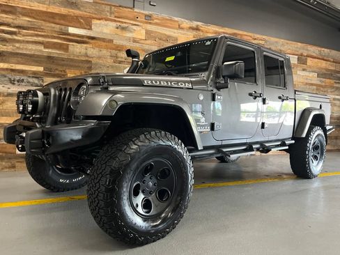 Used 2016 Jeep Wrangler Unlimited Rubicon w/ Connectivity Group AWD/4WD image 18