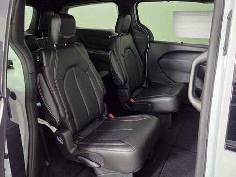 New 2026 Chrysler Pacifica Select image 34