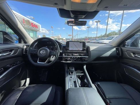 Used 2024 Nissan Pathfinder SL w/ SL Premium Package image 16