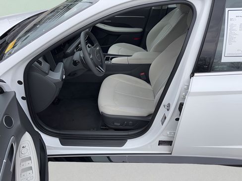 Used 2025 Hyundai Sonata SEL FWD image 9