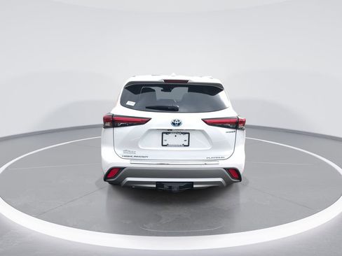 Used 2023 Toyota Highlander Platinum image 7