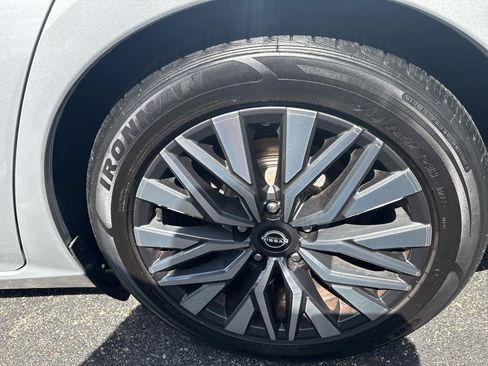 Used 2024 Nissan Altima 2.5 SV FWD image 14
